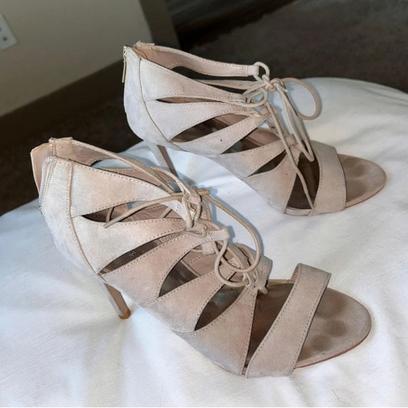 Looking for well worn shoes - Picture 3 of 5